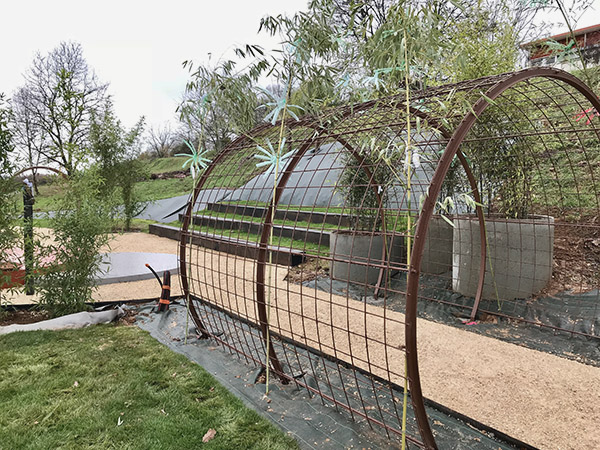 Le tunnel de végétation du jardin thérapeutique, pour un retour à la nature