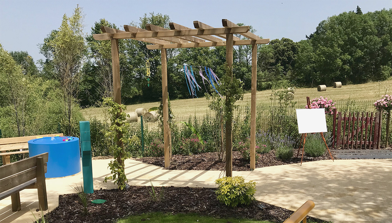 vue d'ensemble du jardin thérapeutique du MAS de Sainte-Féréole