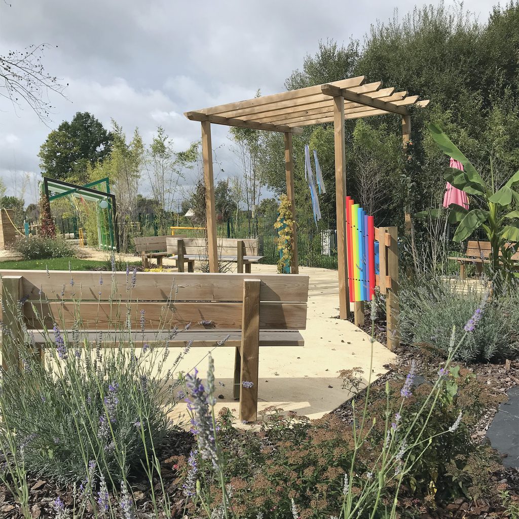 Le jardin de soins réalisé par Expressions jardin, un espace agréable et reposant