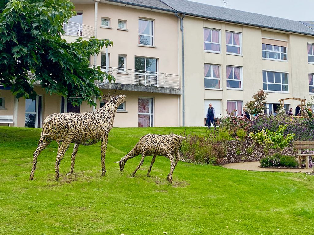Sculptures de bois dans le parc